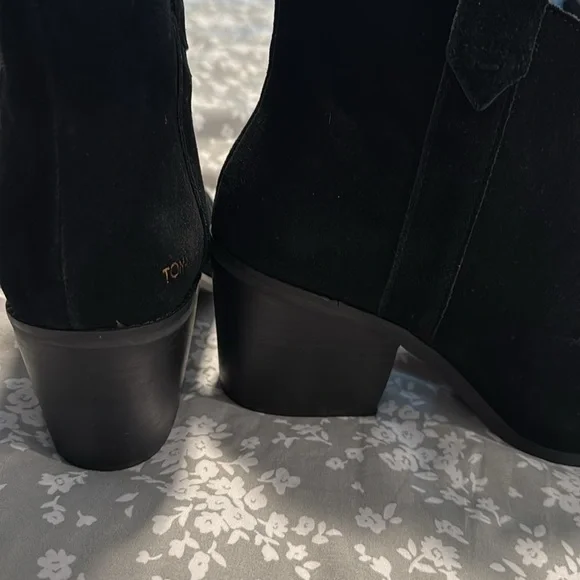 Toms Black Women’s Suede Ankle Booties SOLD OUT with Heel Support CUTE size 9 - Picture 10 of 17